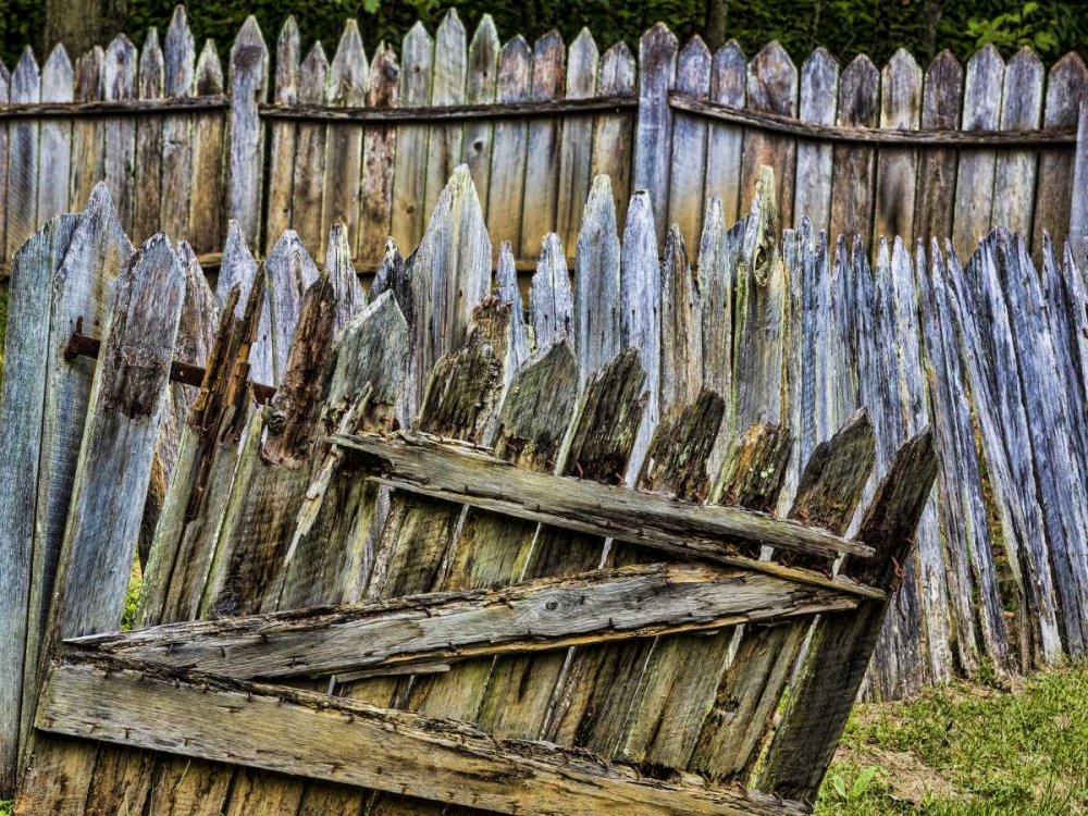VA, Roanoke, Explore Park Sagging fence and gate